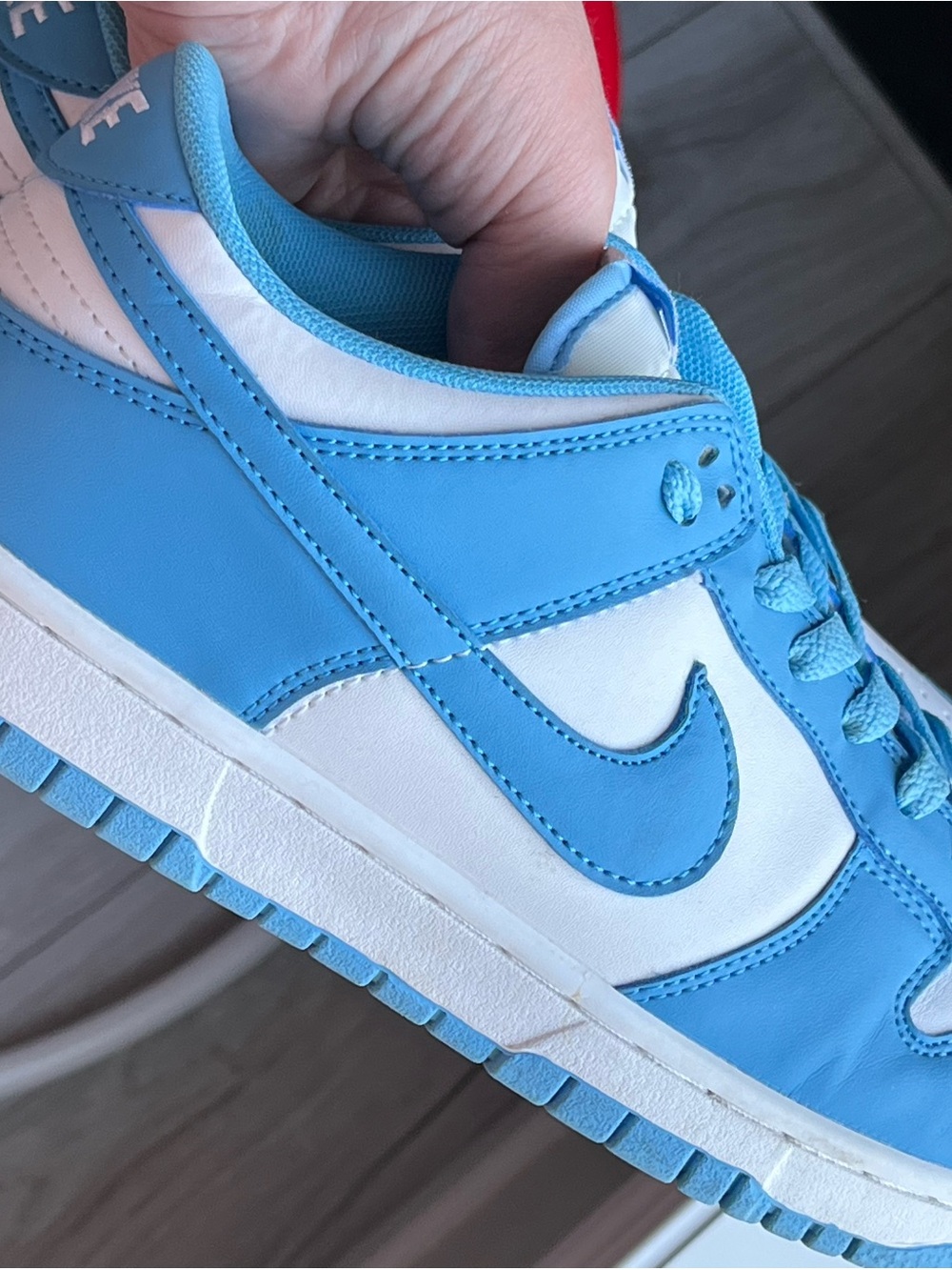 Nike Low-Top Sneaker in Light Blue & White